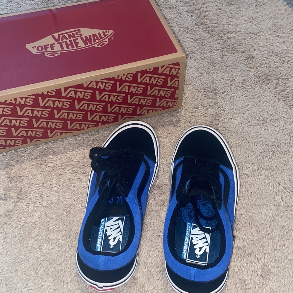 Vans - Picture 3 of 4